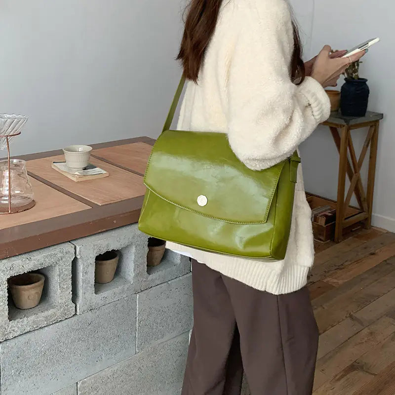 Vintage High-Capacity Messenger Bag