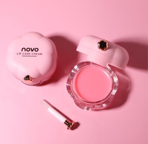 Hydrating Lip Care with Essential Oils