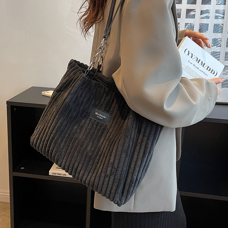 Vintage Spacious Shoulder Bag