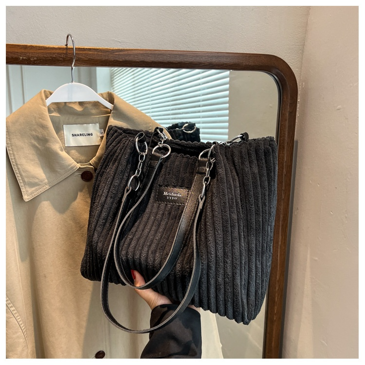 Vintage Spacious Shoulder Bag