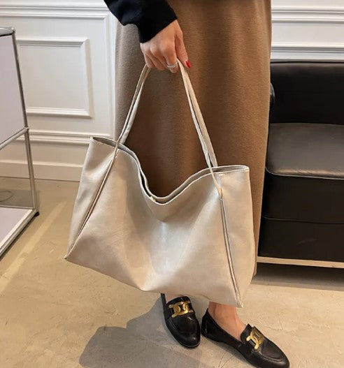 Chic Cattlehide Carryall - Versatile Styling