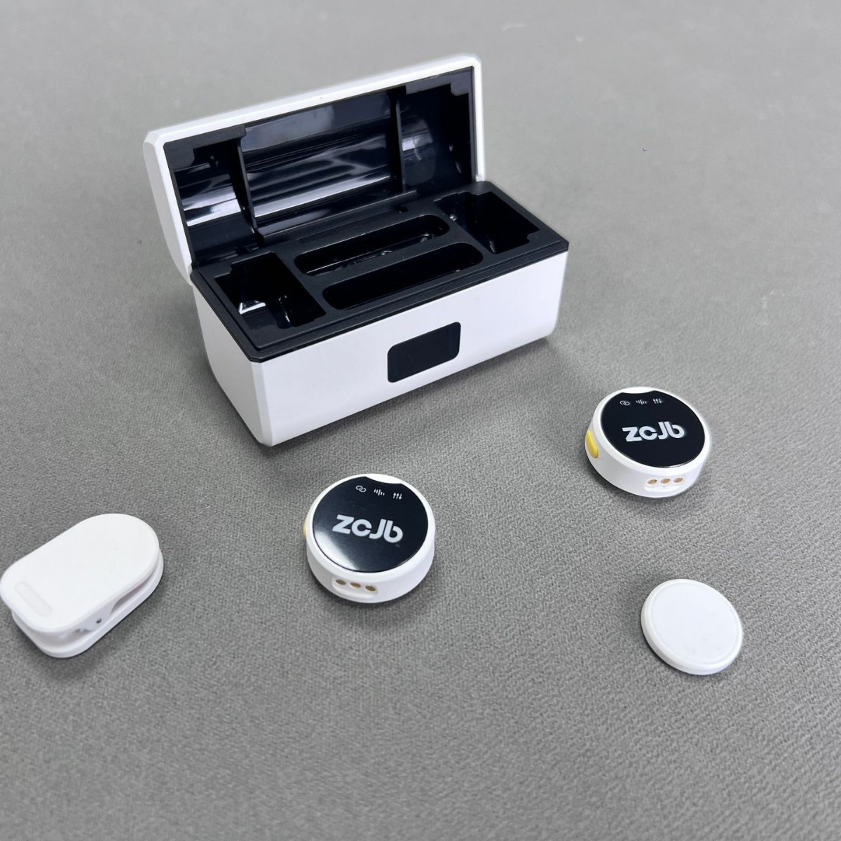 Clip-On Collar Mic with Charger Case