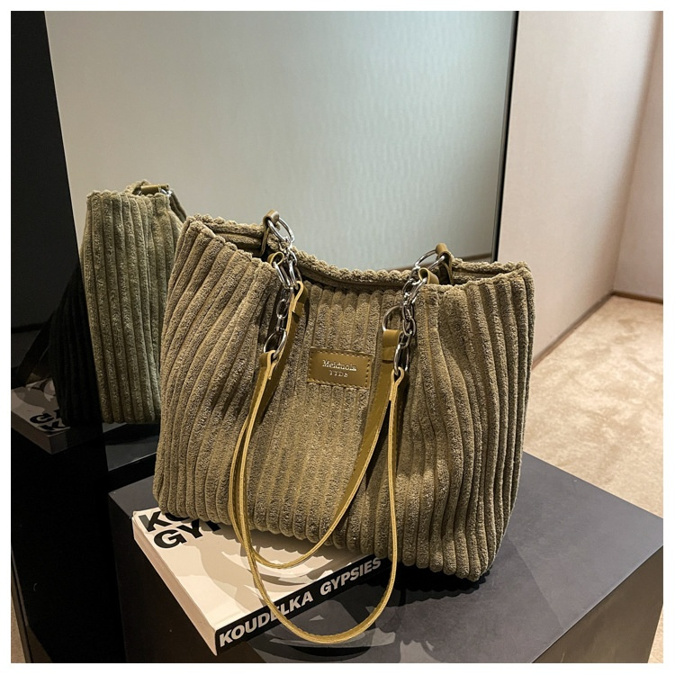 Vintage Spacious Shoulder Bag