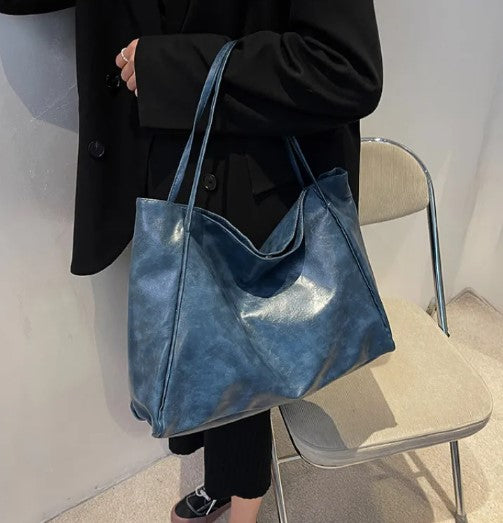 Chic Cattlehide Carryall - Versatile Styling