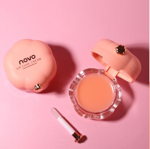 Hydrating Lip Care with Essential Oils