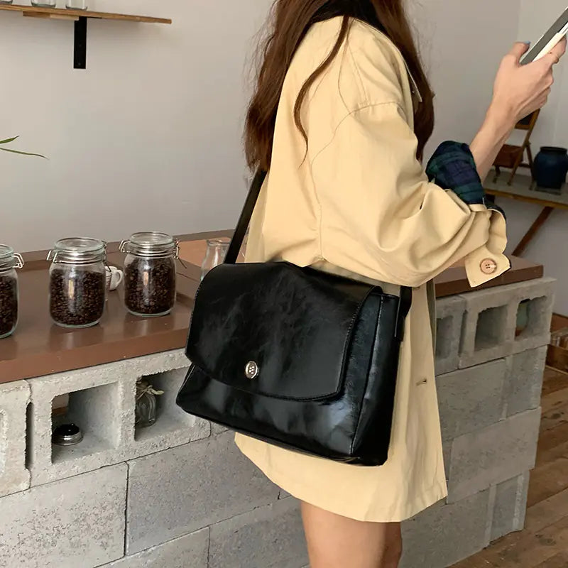 Vintage High-Capacity Messenger Bag