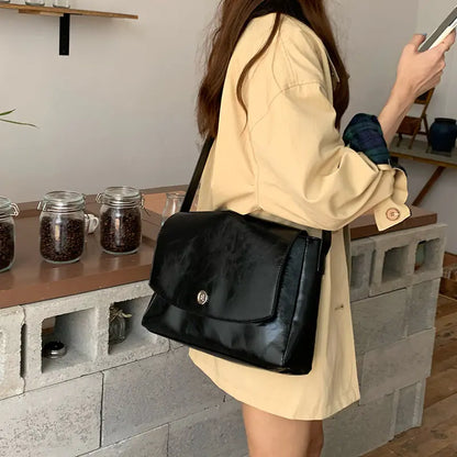Vintage High-Capacity Messenger Bag