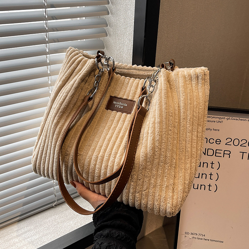 Vintage Spacious Shoulder Bag